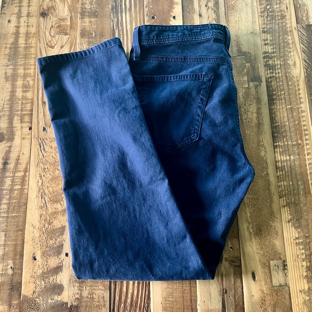 AG Tellis navy chinos. 32” waist tailored to 30” length. In good condition